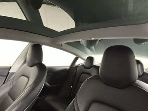 Used 2018 Tesla Model 3 Long Range RWD image 12