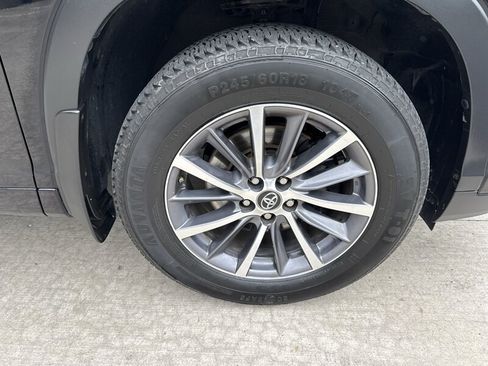 Used 2018 Toyota Highlander XLE AWD/4WD image 41