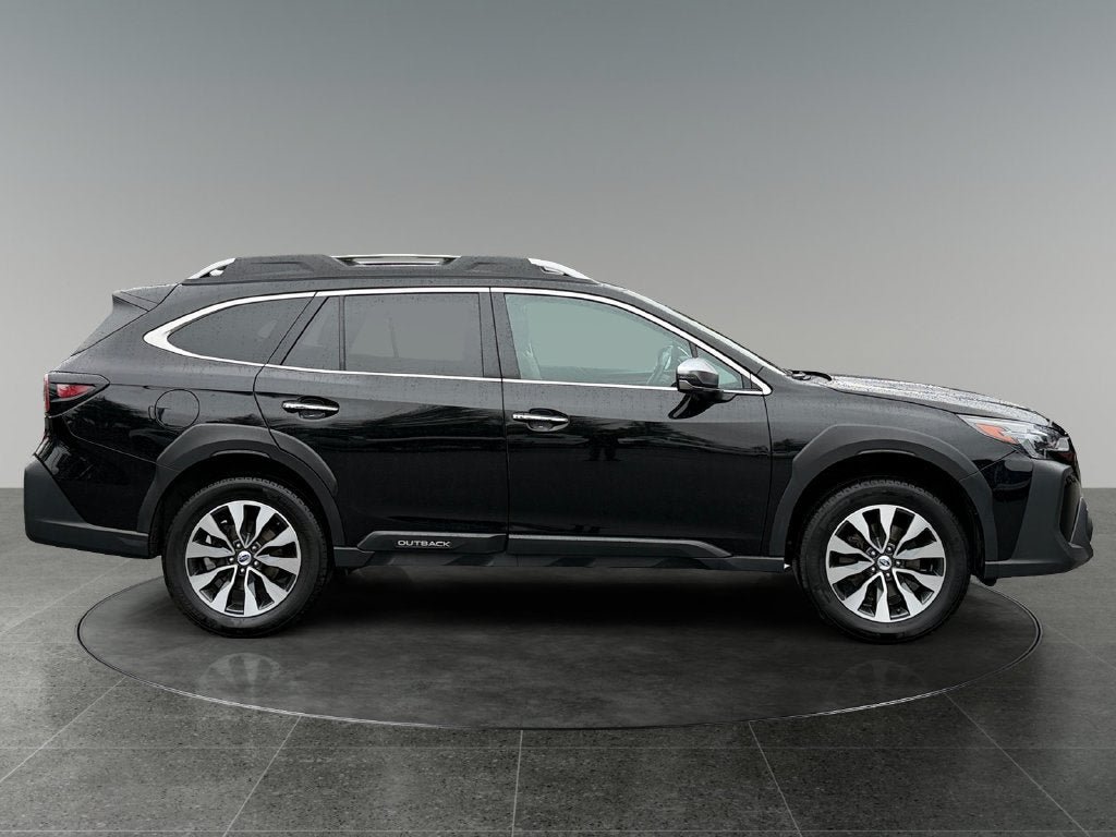 Used 2023 Subaru Outback Touring AWD/4WD image 11