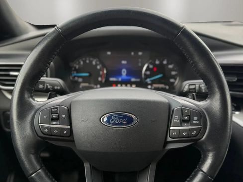 Used 2020 Ford Explorer XLT w/ Equipment Group 202A AWD/4WD image 18