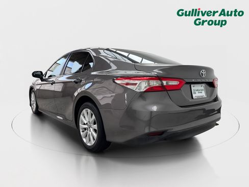Used 2018 Toyota Camry LE FWD image 5