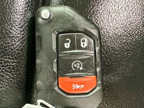 Used 2023 Jeep Wrangler Unlimited Sahara w/ Cold Weather Group AWD/4WD image 18