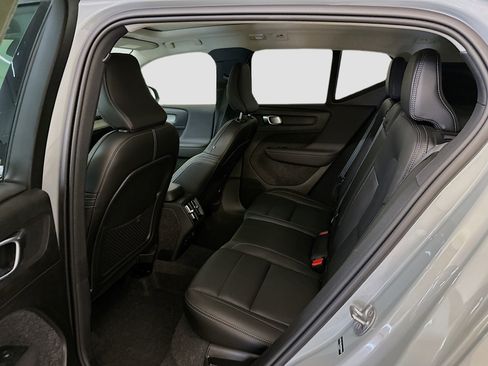 Used 2025 Volvo XC40 B5 Core image 29