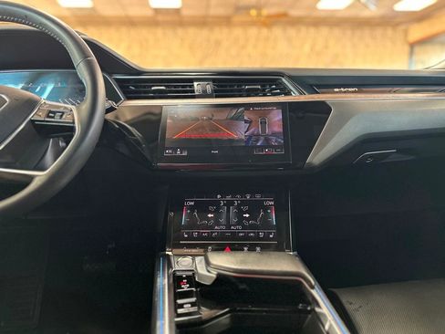 Used 2019 Audi e-tron Prestige w/ Prestige Package image 46