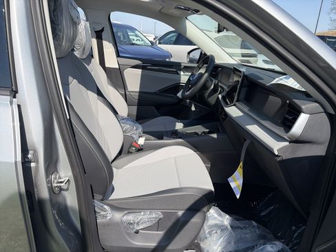 New 2026 Volkswagen Tiguan SE AWD/4WD image 25
