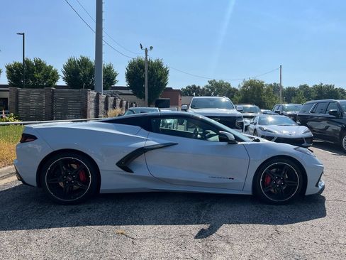 Used 2022 Chevrolet Corvette Stingray Convertible RWD image 2