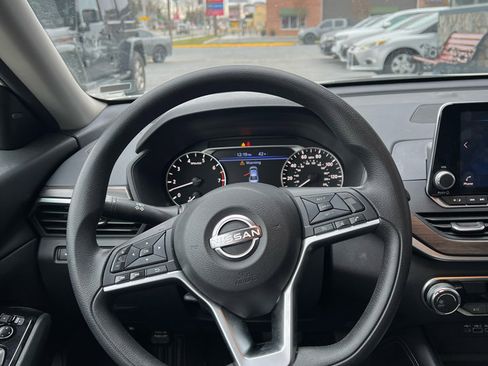 Used 2023 Nissan Altima 2.5 SV image 14