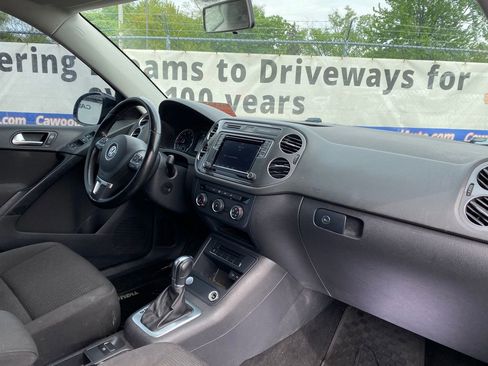 Used 2018 Volkswagen Tiguan Limited w/ Premium Package AWD/4WD image 16