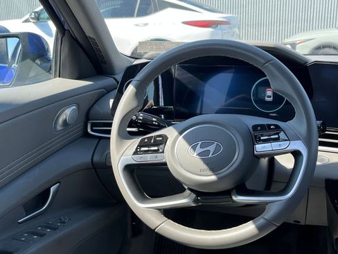 Used 2025 Hyundai Elantra SEL image 28