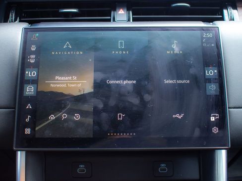 Used 2024 Land Rover Discovery Sport S image 22