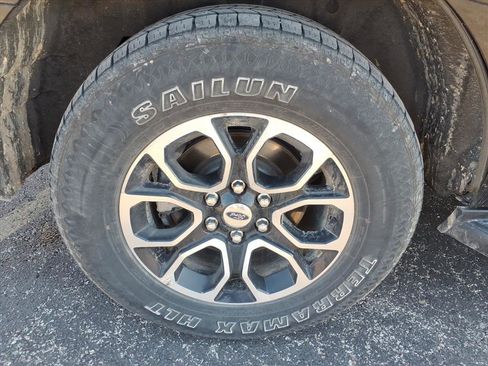 Used 2024 Ford Expedition XLT image 26