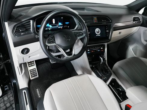 Used 2023 Volkswagen Tiguan SE R-Line image 15