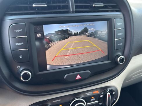 Used 2025 Kia Soul LX w/ LX Technology Package FWD image 17