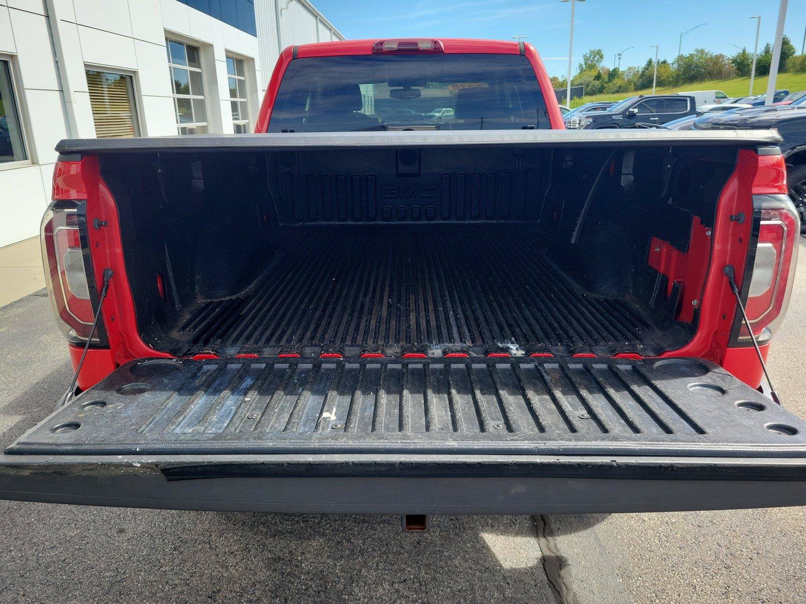 Used 2018 GMC Sierra 1500 SLT w/ SLT Premium Package AWD/4WD image 7