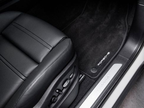 Certified 2025 Porsche Cayenne Coupe image 37