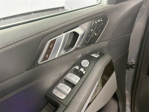 Used 2024 BMW X7 xDrive40i image 17