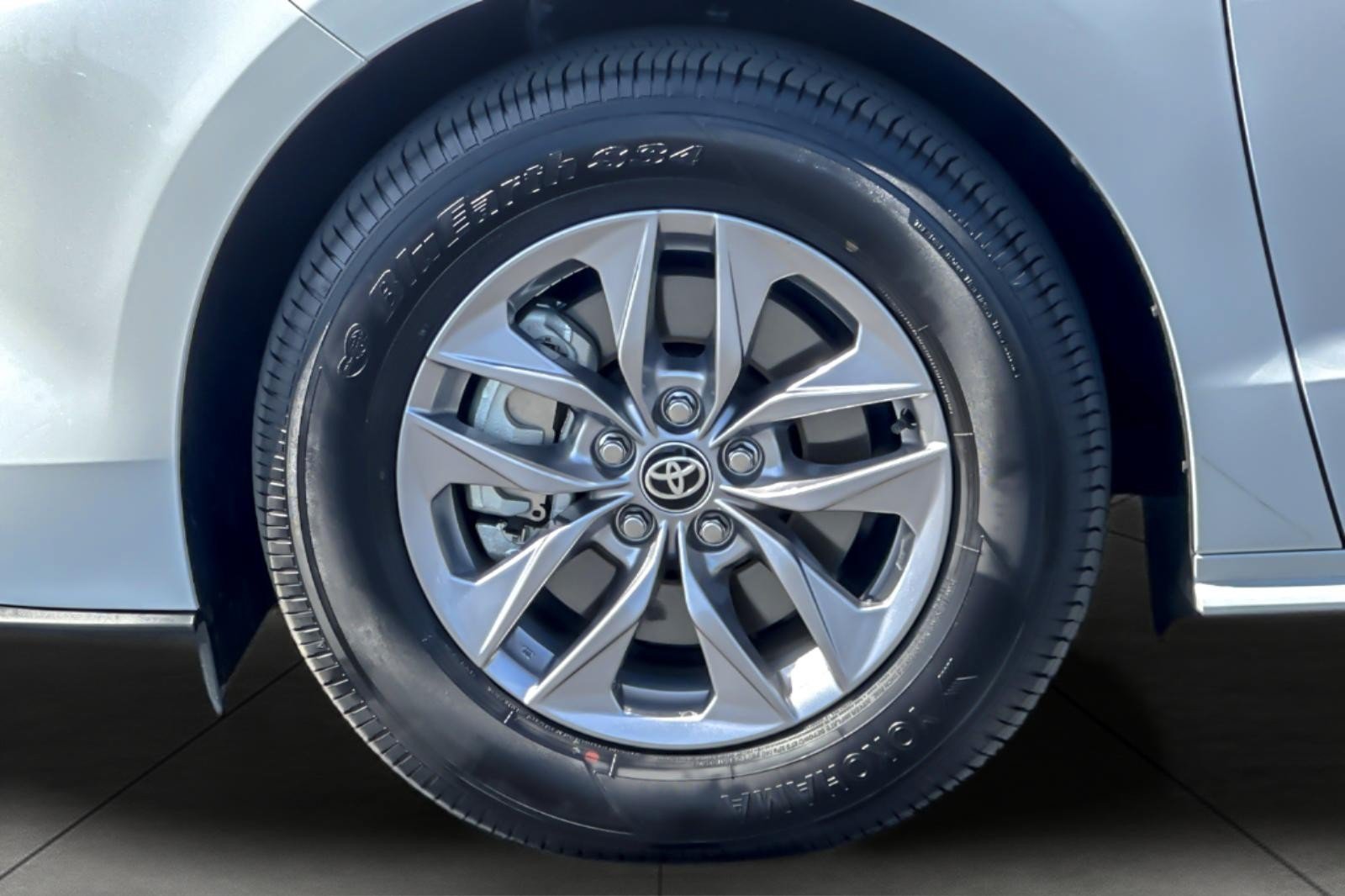 Certified 2026 Toyota Sienna XLE FWD image 27