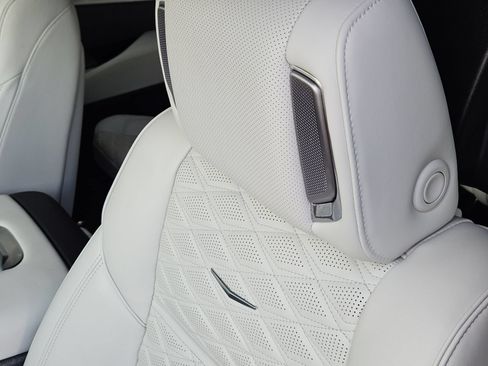 Certified 2025 Cadillac Escalade ESV V AWD/4WD image 18