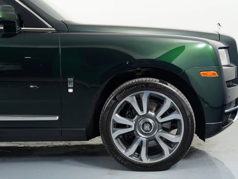 Used 2023 Rolls-Royce Cullinan w/ Cullinan Package image 7