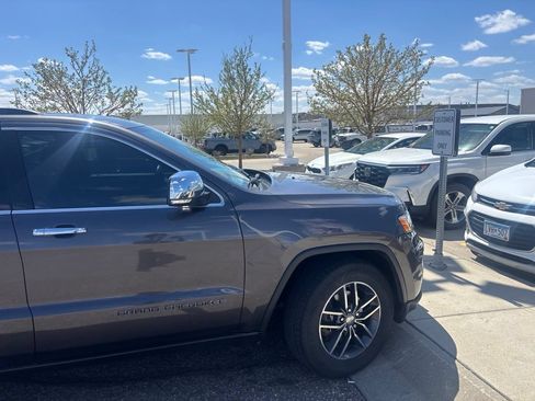 Used 2017 Jeep Grand Cherokee Limited AWD/4WD image 6