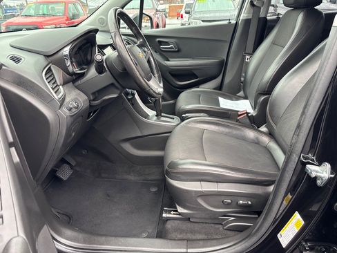 Used 2019 Chevrolet Trax LT w/ LT Convenience Package AWD/4WD image 12