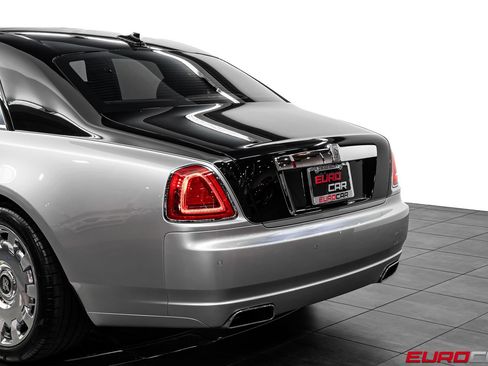 Used 2014 Rolls-Royce Ghost RWD image 18