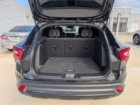 Used 2025 Chevrolet Trax RS w/ Sunroof Package FWD image 28
