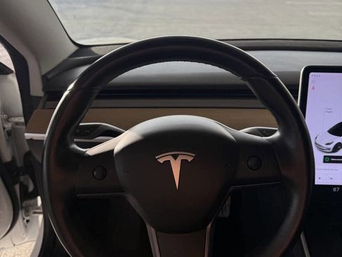 Used 2018 Tesla Model 3 Long Range image 16