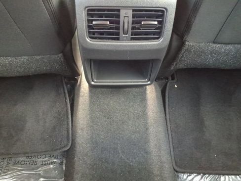 Used 2023 Nissan Rogue S image 13