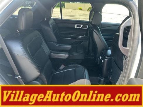 Used 2020 Ford Explorer XLT w/ Equipment Group 202A AWD/4WD image 44