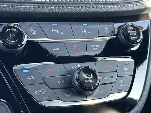 New 2026 Chrysler Pacifica Select image 30