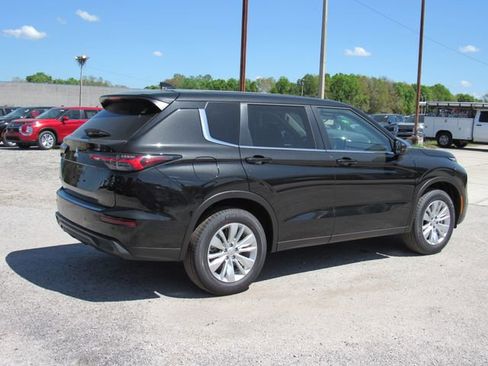 New 2026 Mitsubishi Outlander ES image 3