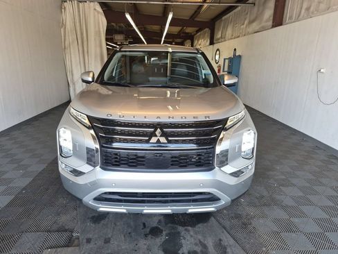 Used 2022 Mitsubishi Outlander SE AWD/4WD image 2