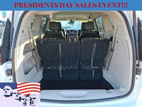 Used 2024 Chrysler Pacifica Touring-L image 30