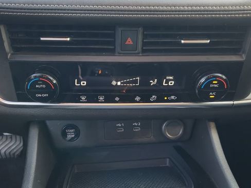 Used 2024 Nissan Rogue SV FWD image 19