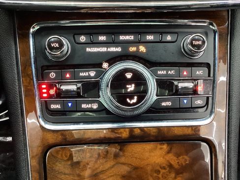 Used 2017 Lincoln Continental Select image 35