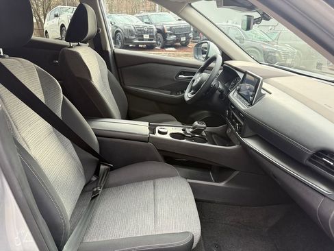 Used 2023 Nissan Rogue SV image 28