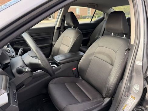Used 2024 Nissan Altima 2.5 SV image 12