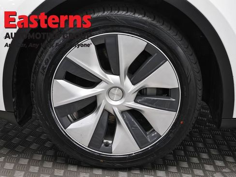 Used 2022 Tesla Model Y Long Range AWD/4WD image 26