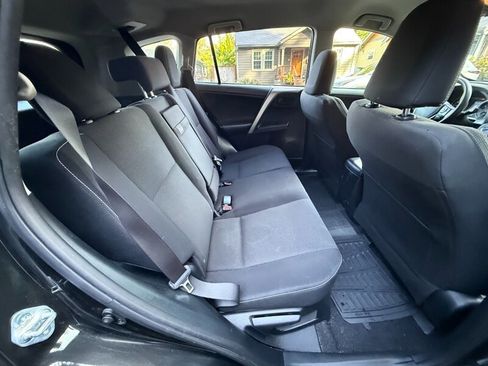 Used 2018 Toyota RAV4 LE image 13