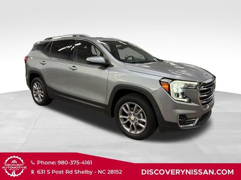 Used 2024 GMC Terrain SLT AWD/4WD image 4