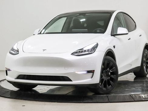 Used 2023 Tesla Model Y Long Range AWD/4WD image 1