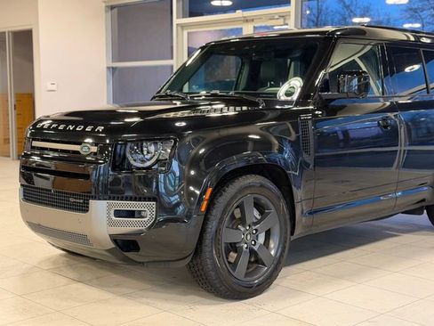 Used 2022 Land Rover Defender 110 X-Dynamic SE image 3