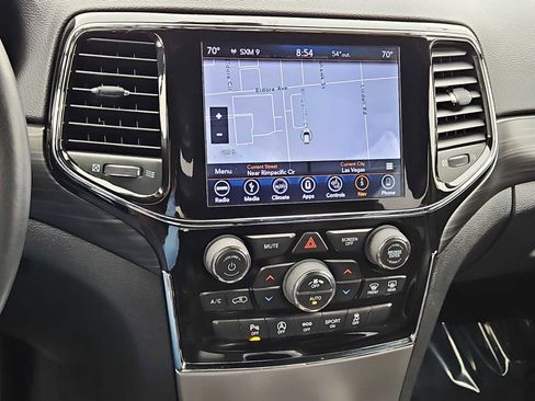 Used 2019 Jeep Grand Cherokee Altitude image 42