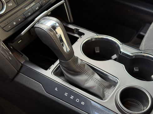 Used 2017 Ford Explorer XLT image 23