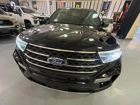 Used 2020 Ford Explorer XLT w/ Equipment Group 202A AWD/4WD image 2