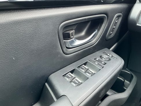 Used 2025 Honda Pilot EX-L image 17