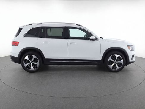 Used 2025 Mercedes-Benz GLB 250 4MATIC image 11