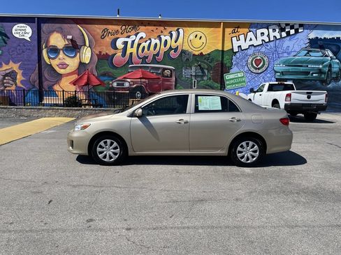 Used 2013 Toyota Corolla L FWD image 2