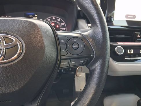 Used 2025 Toyota Corolla LE FWD image 18